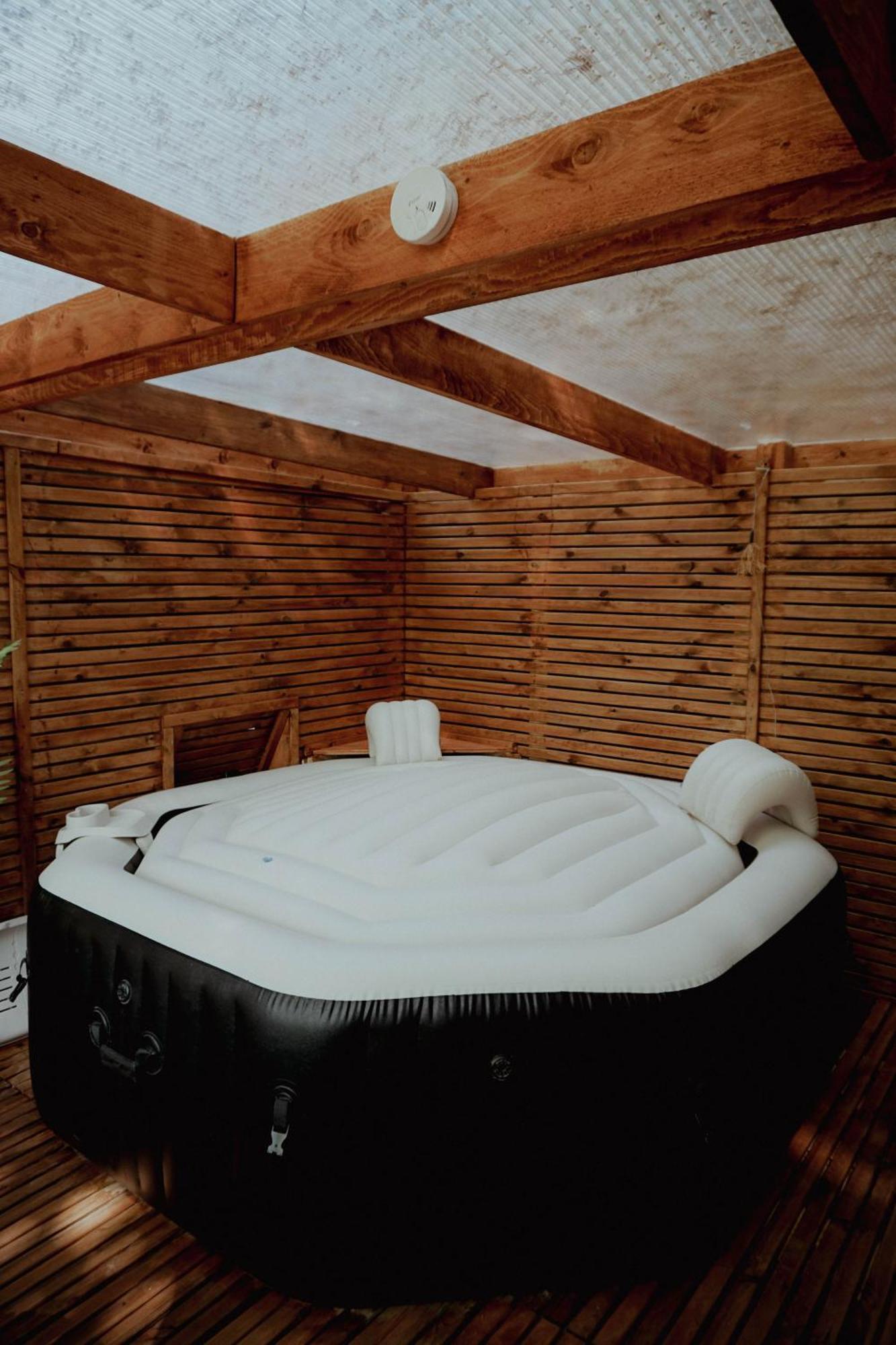 Le Chalet Tipi Avec Jacuzzi Et Jardin Troyes Esterno foto