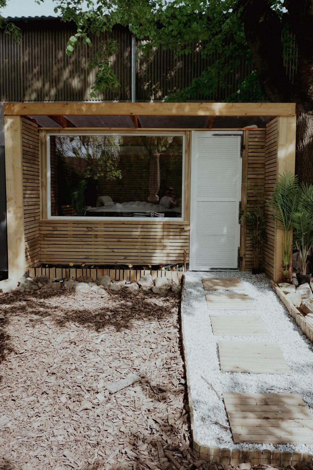 Le Chalet Tipi Avec Jacuzzi Et Jardin Troyes Esterno foto